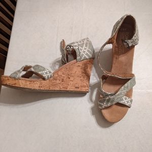 Size 9 1/2 Toms wedge sandals